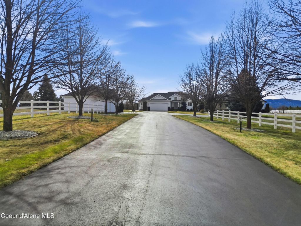 Photo of 6950 Poleline Ave, Post Falls, ID 83854 (MLS # 26-1696)