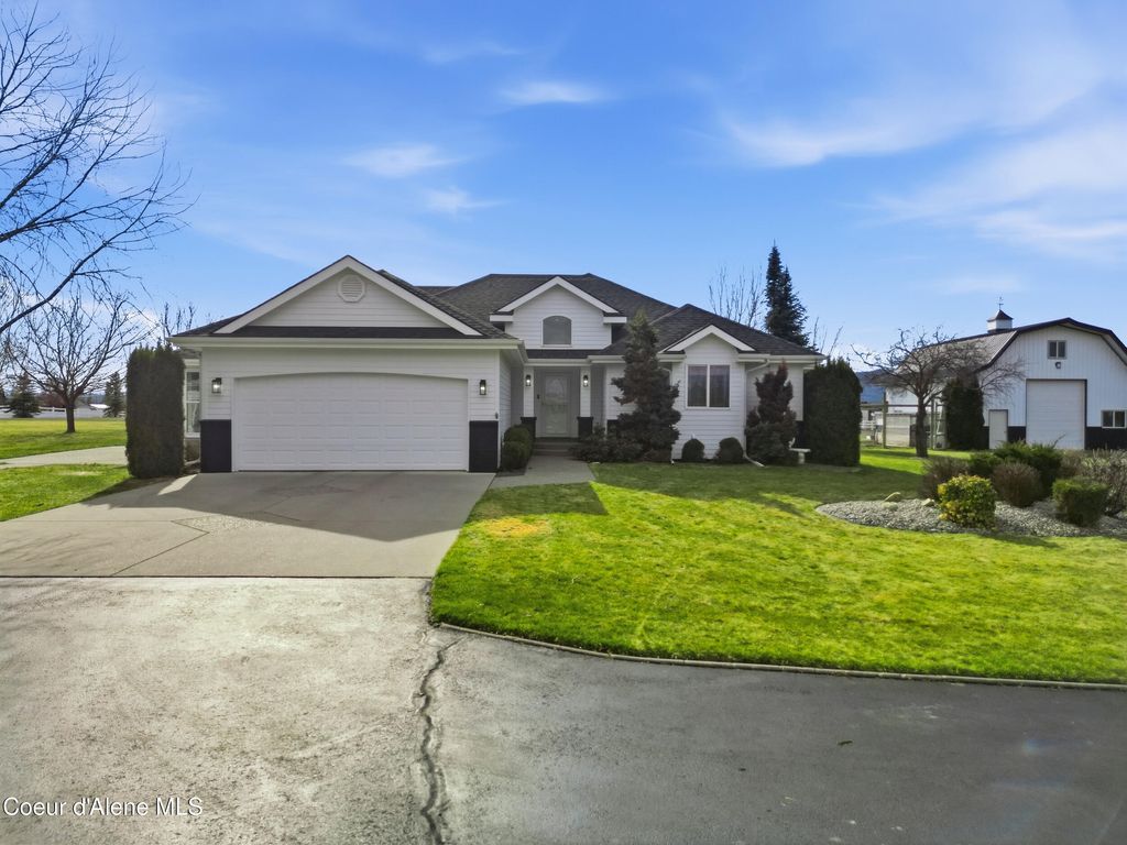 Photo of 6950 Poleline Ave, Post Falls, ID 83854 (MLS # 26-1696)