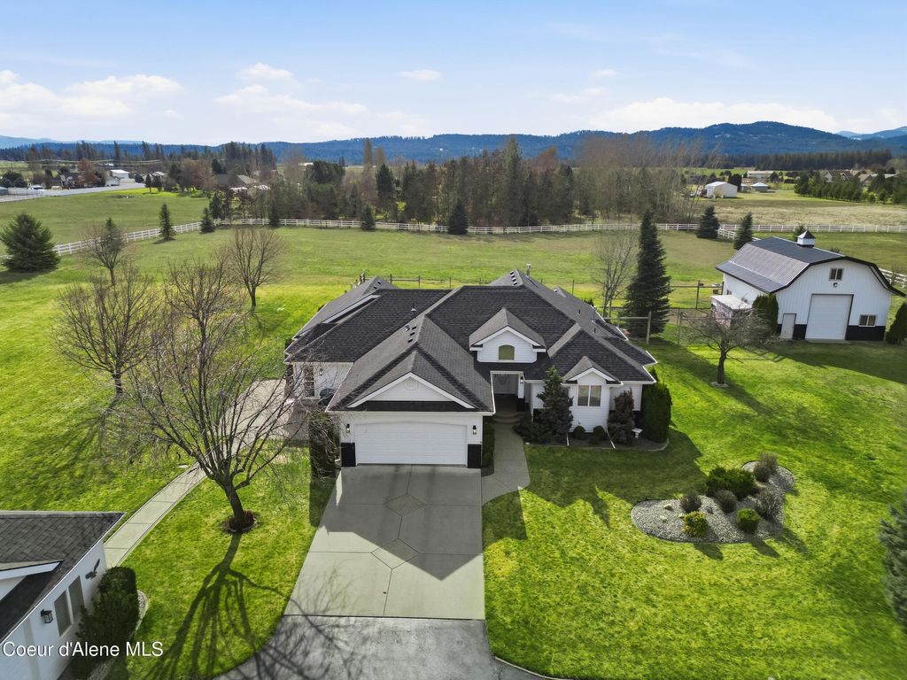 Photo of 6950 Poleline Ave, Post Falls, ID 83854 (MLS # 26-1696)