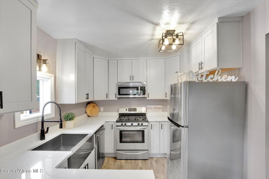 Photo of 819 7TH St, Coeur dAlene, ID 83814 (MLS # 25-8536)