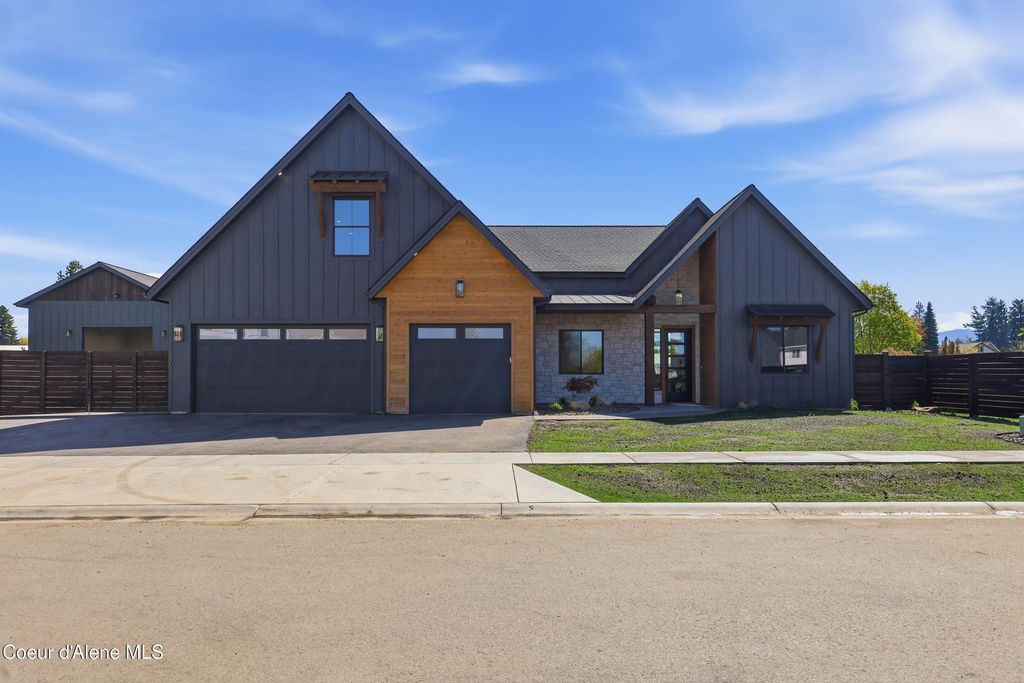 Photo of 11006 Armonia Way, Hayden, ID 83835 (MLS # 26-4272)