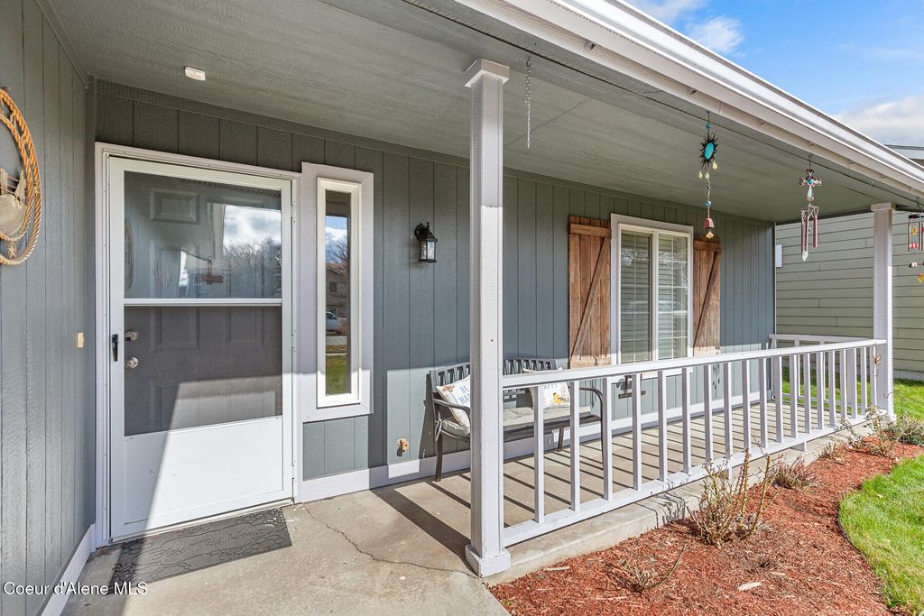 Photo of 1207 Horsehaven Ave, Post Falls, ID 83854 (MLS # 26-2161)