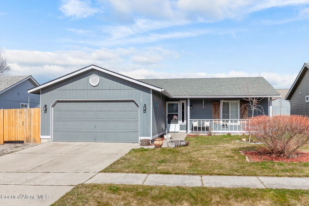 Photo of 1207 Horsehaven Ave, Post Falls, ID 83854 (MLS # 26-2161)