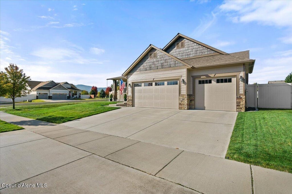 Photo of 2054 Ivory Ln, Post Falls, ID 83854 (MLS # 26-10088)