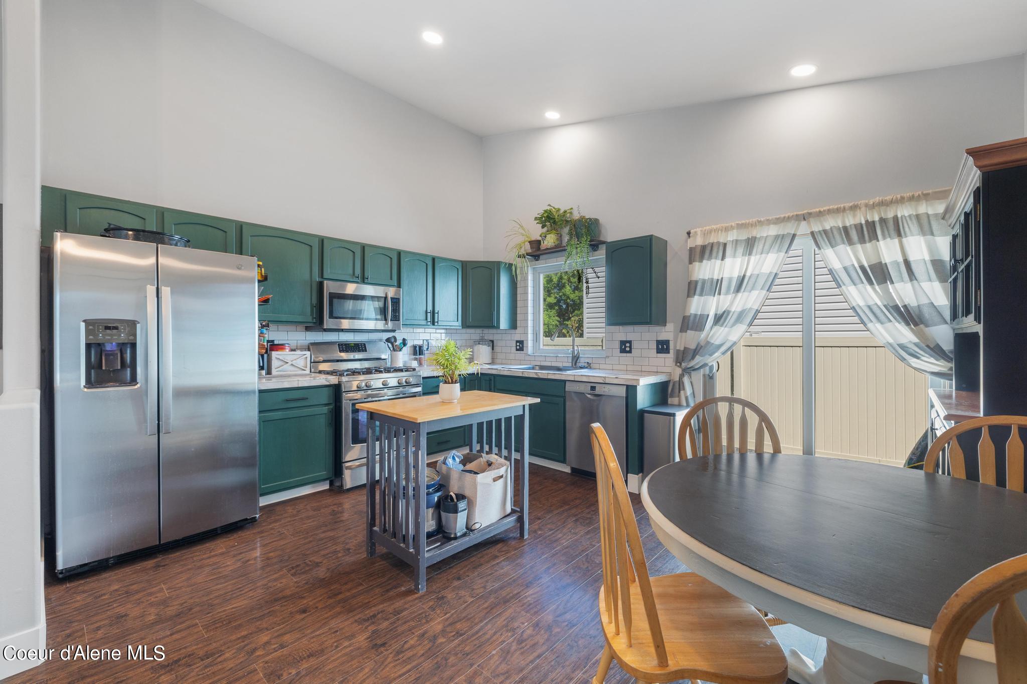 Post Falls, Idaho 83854, United States, 4 Bedrooms Bedrooms, ,2 BathroomsBathrooms,Residential,Pending,46826