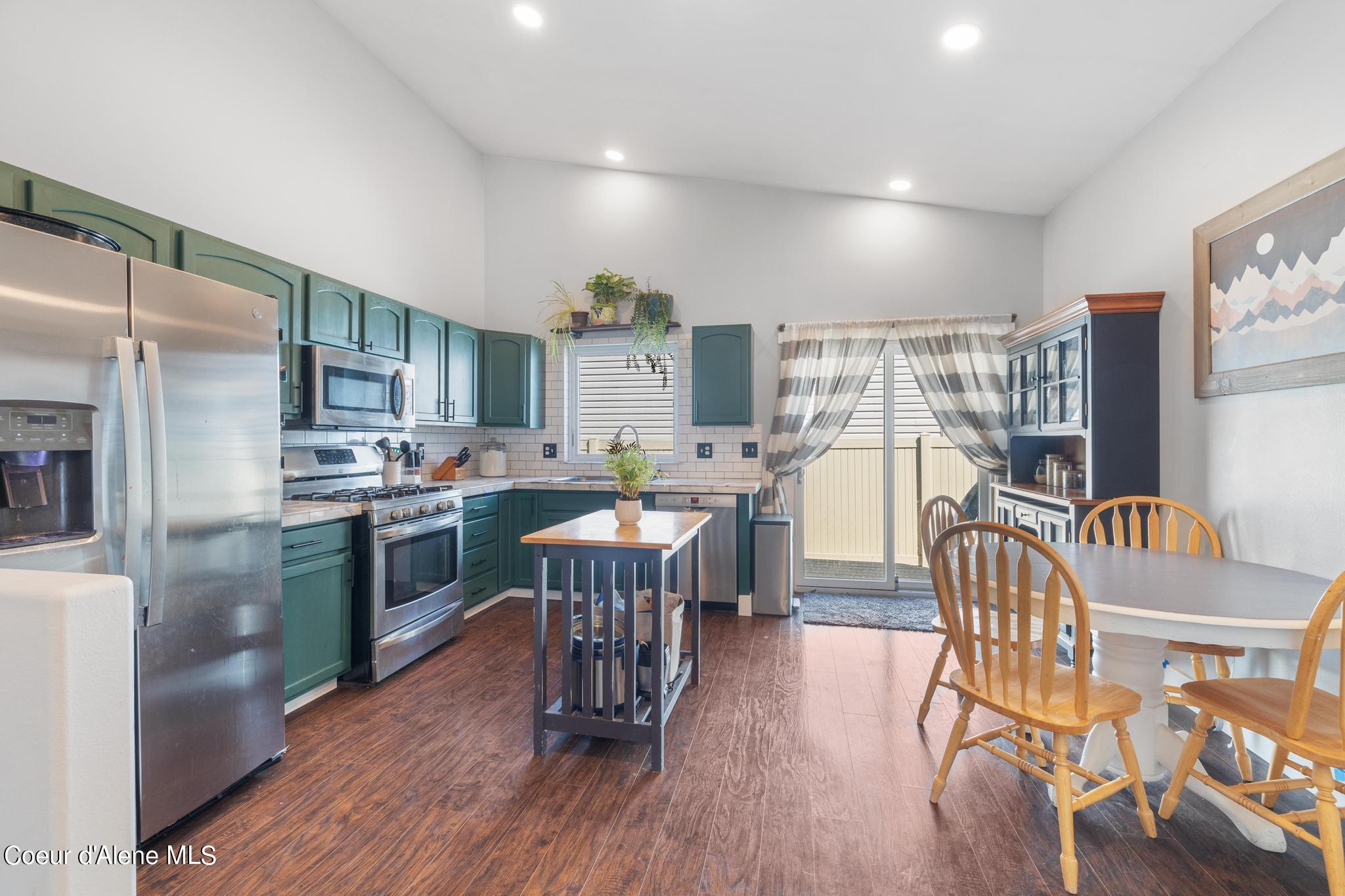 Post Falls, Idaho 83854, United States, 4 Bedrooms Bedrooms, ,2 BathroomsBathrooms,Residential,Pending,46826