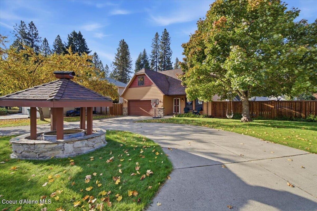 Photo of 2588 Cherry Hill Hill, Coeur dAlene, ID 83814 (MLS # 26-10186)