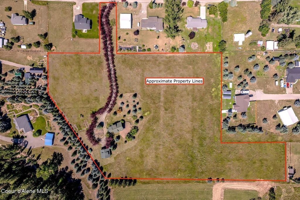 Photo of 158 Mountainview Rd, Moyie Springs, ID 83845 (MLS # 25-7967)