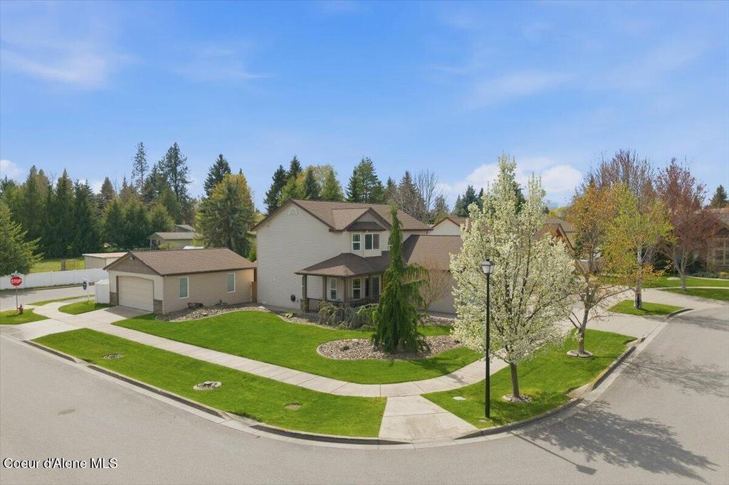 Photo of 621 Round Up Cir, Hayden, ID 83835 (MLS # 26-4116)