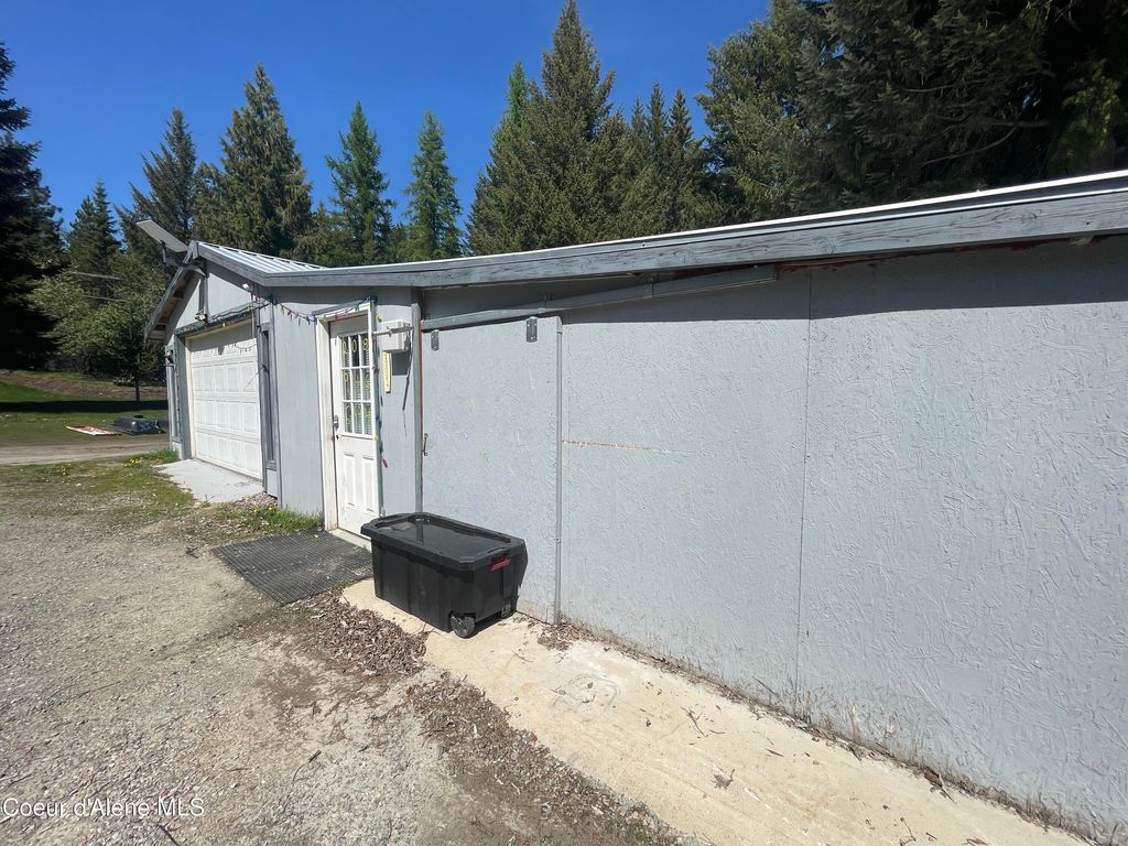 Photo of 385 Upland Dr Dr, Sandpoint, ID 83864 (MLS # 25-4693)