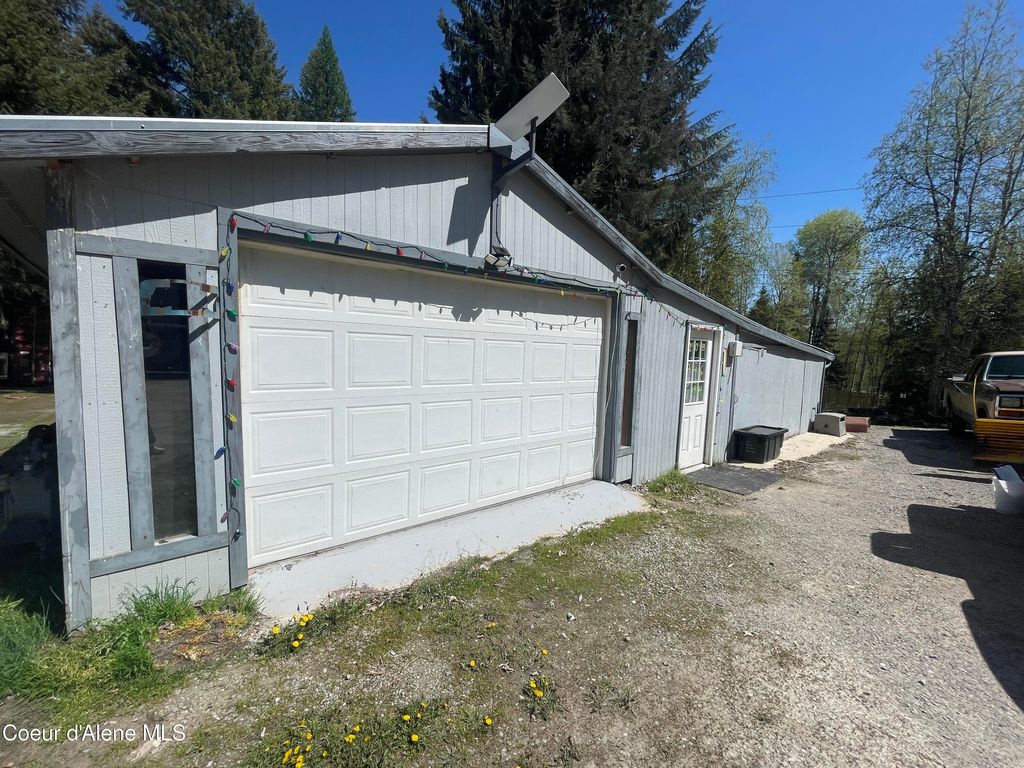 Photo of 385 Upland Dr Dr, Sandpoint, ID 83864 (MLS # 25-4693)