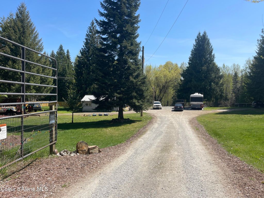 Photo of 385 Upland Dr Dr, Sandpoint, ID 83864 (MLS # 25-4693)