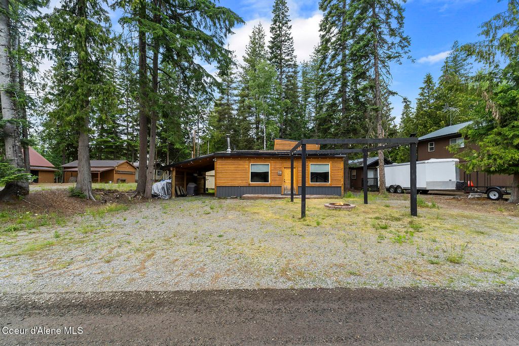 Photo of 118 Timber Ln, Nordman, ID 83848 (MLS # 26-52)