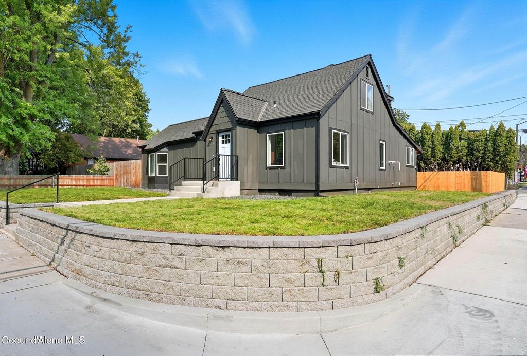 Photo of 1202 A, Coeur dAlene, ID 83814 (MLS # 25-9373)