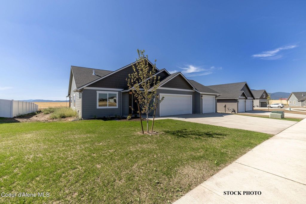 Photo of 11890 ENTWISTLE Way, Rathdrum, ID 83858 (MLS # 26-1747)