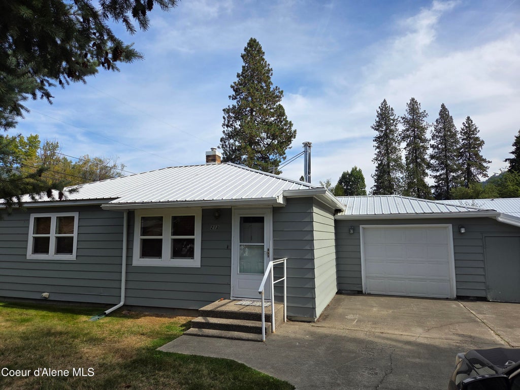 Photo of 213 Fifth St, Osburn, ID 83849 (MLS # 26-9707)