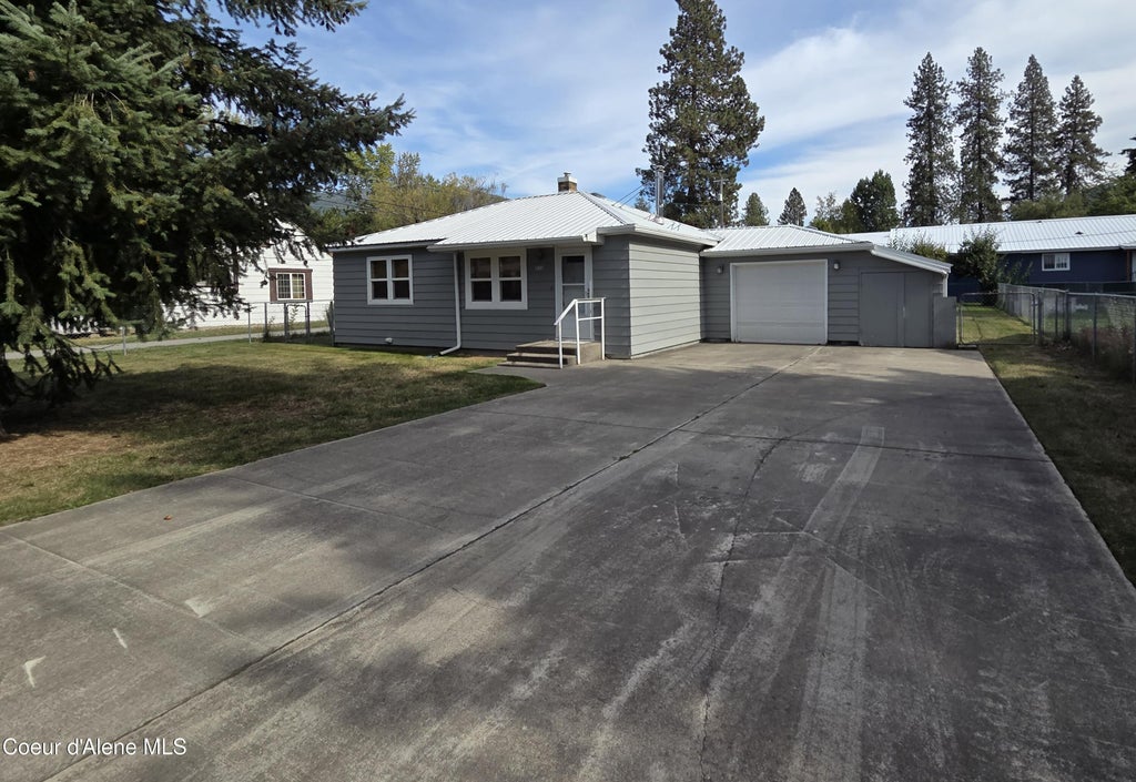 Photo of 213 Fifth St, Osburn, ID 83849 (MLS # 26-9707)