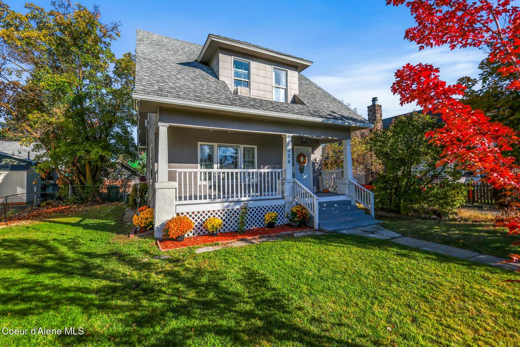 Photo of 1924 Indiana Ave, Spokane, WA 99205 (MLS # 25-10508)