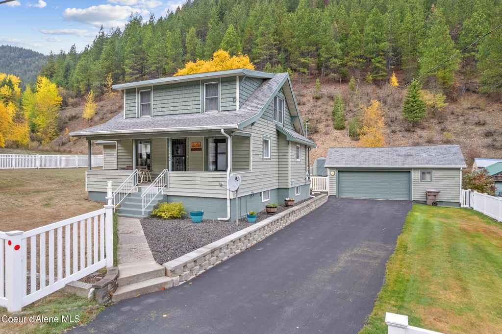 Photo of 332 Main St, Wardner, ID 83837 (MLS # 25-10544)