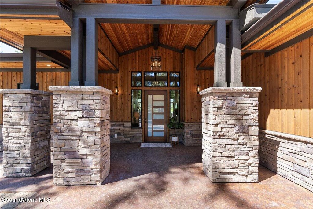 Photo of 184 Willow Bay Rd, Priest River, ID 83856 (MLS # 25-11018)