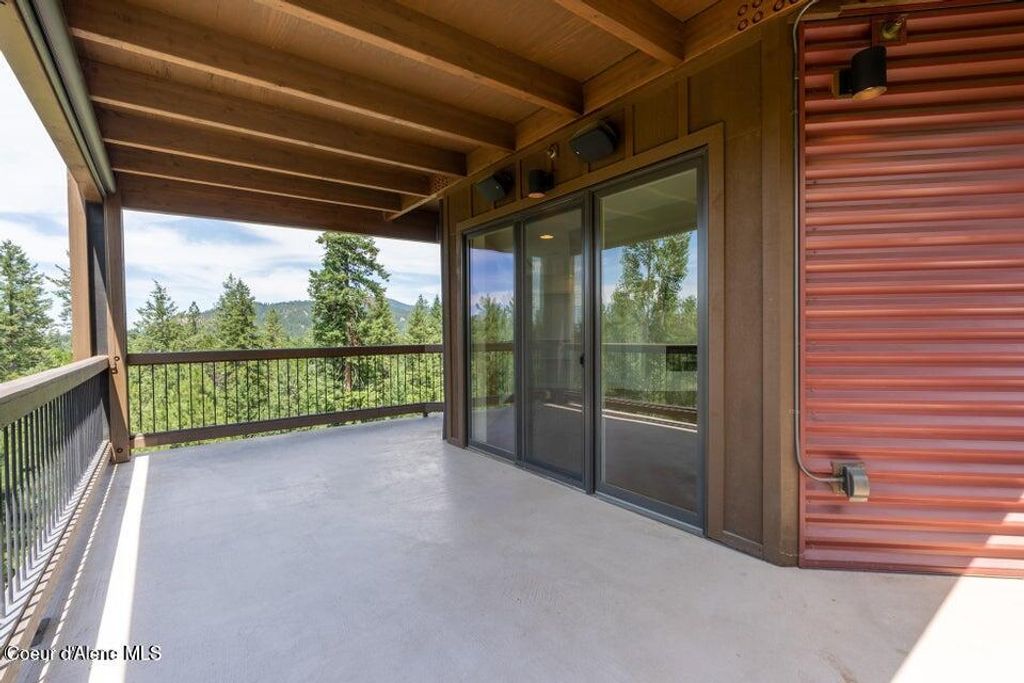 Photo of 1700 Tower Pt #APT 305, Coeur dAlene, ID 83814 (MLS # 26-4131)
