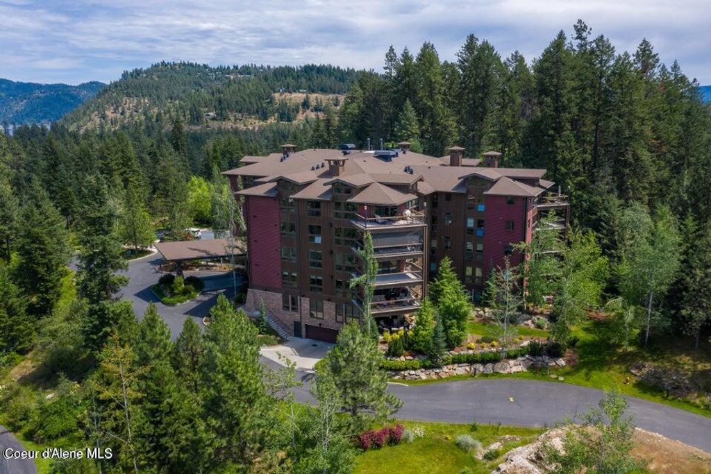 Photo of 1700 Tower Pt #APT 305, Coeur dAlene, ID 83814 (MLS # 26-4131)