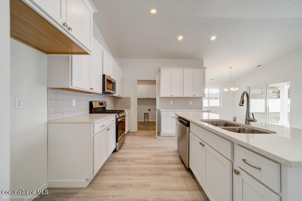 Hayden, Idaho 83835, United States, 3 Bedrooms Bedrooms, ,2 BathroomsBathrooms,Residential,Pending,33389