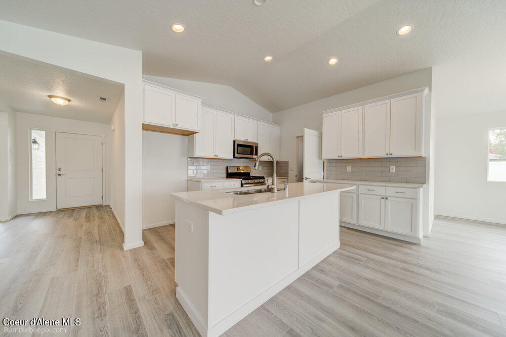 Hayden, Idaho 83835, United States, 3 Bedrooms Bedrooms, ,2 BathroomsBathrooms,Residential,Pending,33389