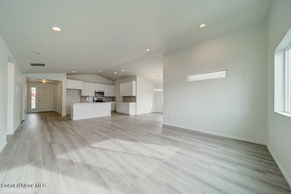 Hayden, Idaho 83835, United States, 3 Bedrooms Bedrooms, ,2 BathroomsBathrooms,Residential,Pending,33389