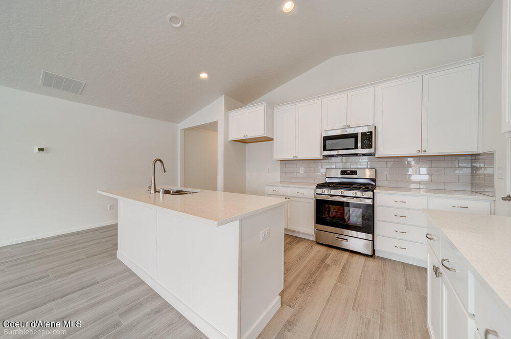 Hayden, Idaho 83835, United States, 3 Bedrooms Bedrooms, ,2 BathroomsBathrooms,Residential,Pending,33389