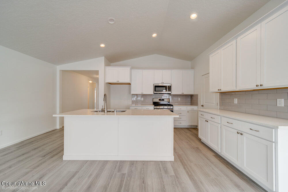 Hayden, Idaho 83835, United States, 3 Bedrooms Bedrooms, ,2 BathroomsBathrooms,Residential,Pending,33389