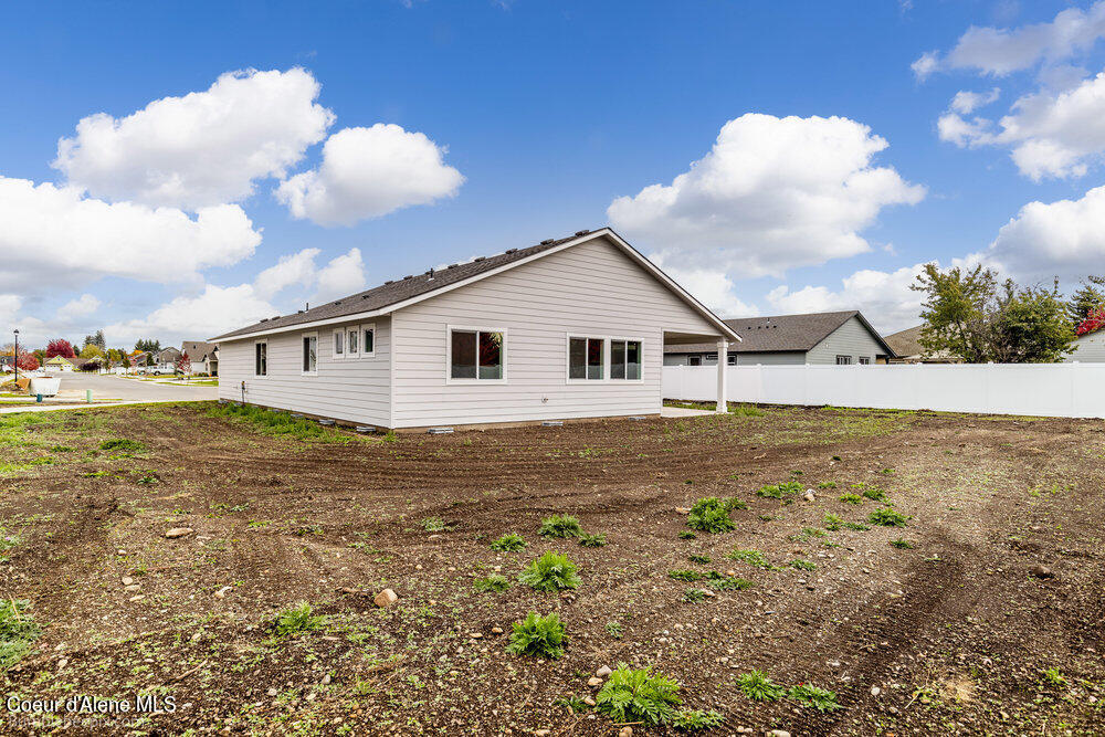 Hayden, Idaho 83835, United States, 3 Bedrooms Bedrooms, ,2 BathroomsBathrooms,Residential,Pending,33389