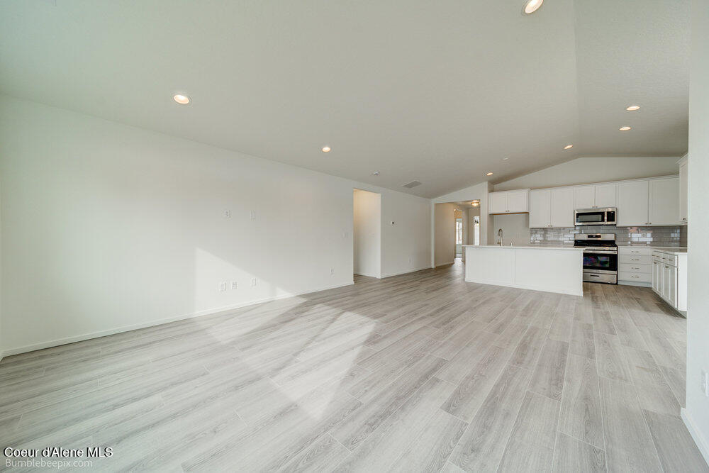 Hayden, Idaho 83835, United States, 3 Bedrooms Bedrooms, ,2 BathroomsBathrooms,Residential,Pending,33389