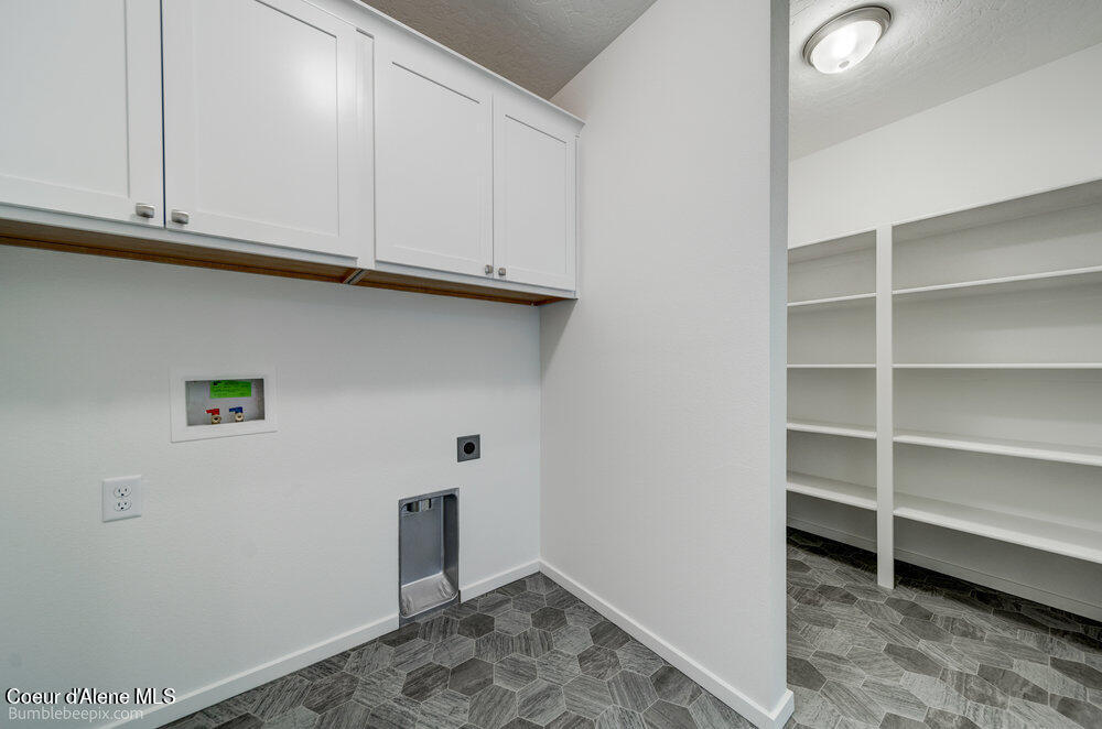 Hayden, Idaho 83835, United States, 3 Bedrooms Bedrooms, ,2 BathroomsBathrooms,Residential,Pending,33389