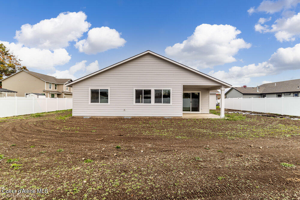 Hayden, Idaho 83835, United States, 3 Bedrooms Bedrooms, ,2 BathroomsBathrooms,Residential,Pending,33389