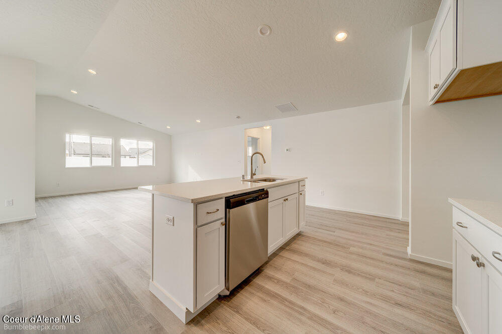 Hayden, Idaho 83835, United States, 3 Bedrooms Bedrooms, ,2 BathroomsBathrooms,Residential,Pending,33389