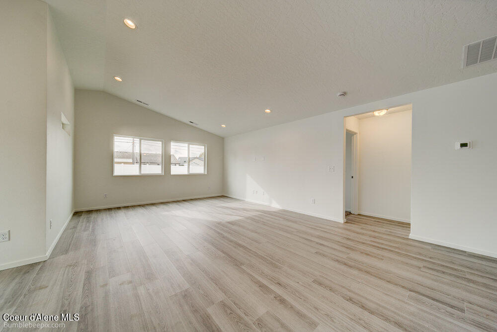 Hayden, Idaho 83835, United States, 3 Bedrooms Bedrooms, ,2 BathroomsBathrooms,Residential,Pending,33389