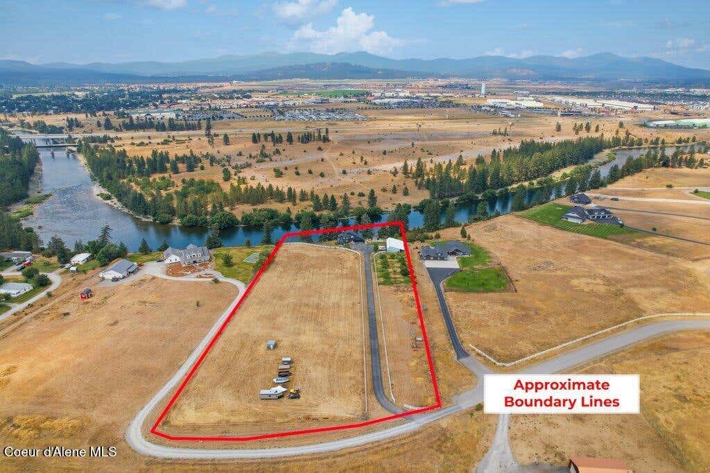 Photo of 528 Rapids Bend Bend, Post Falls, ID 83854 (MLS # 26-8533)