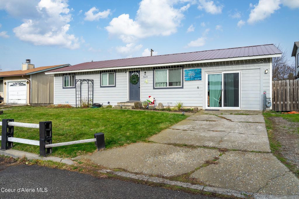 Photo of 1609 Park Ln, Post Falls, ID 83854 (MLS # 25-11511)