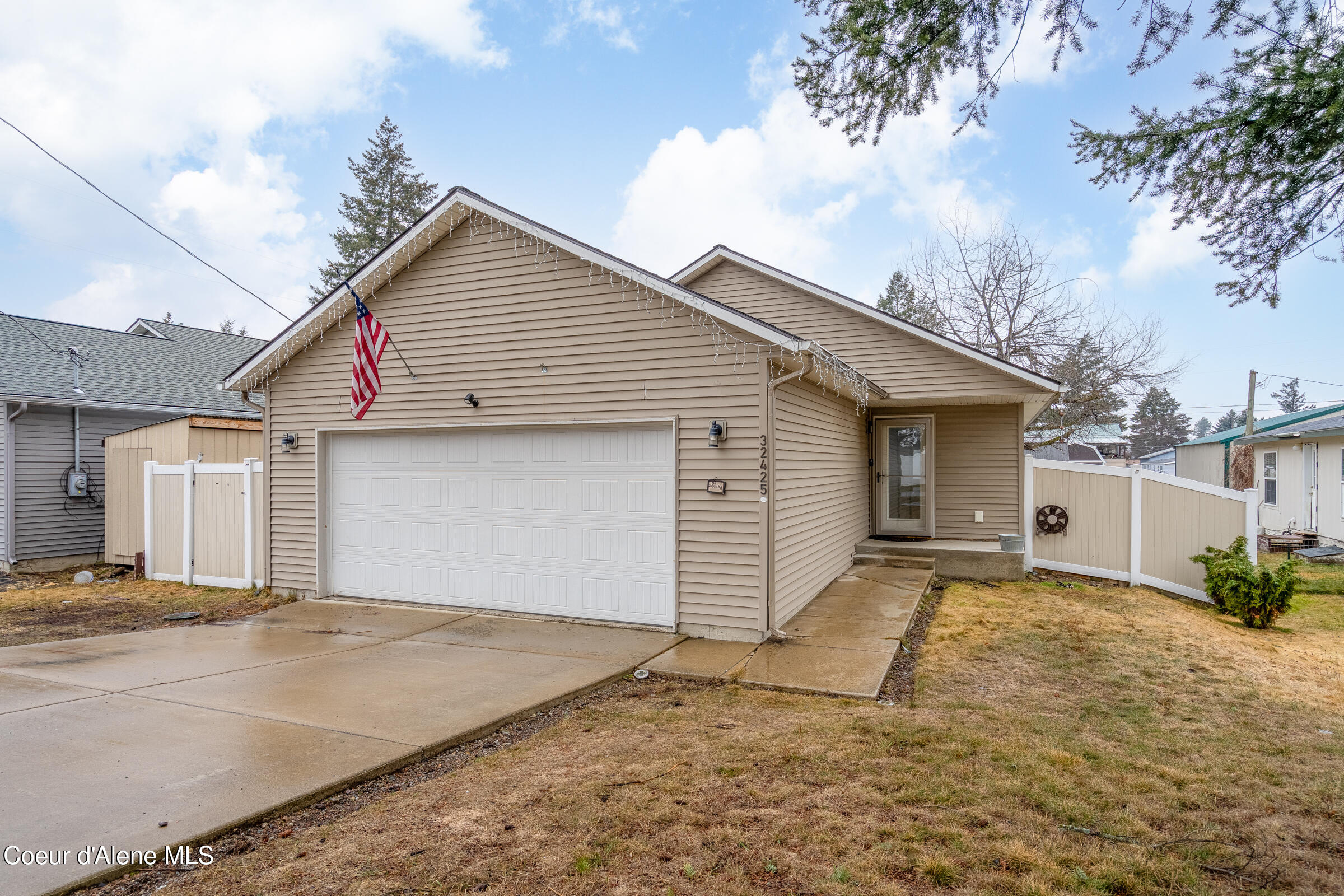 32425 S 8th Ave, Spirit Lake, Idaho image 1