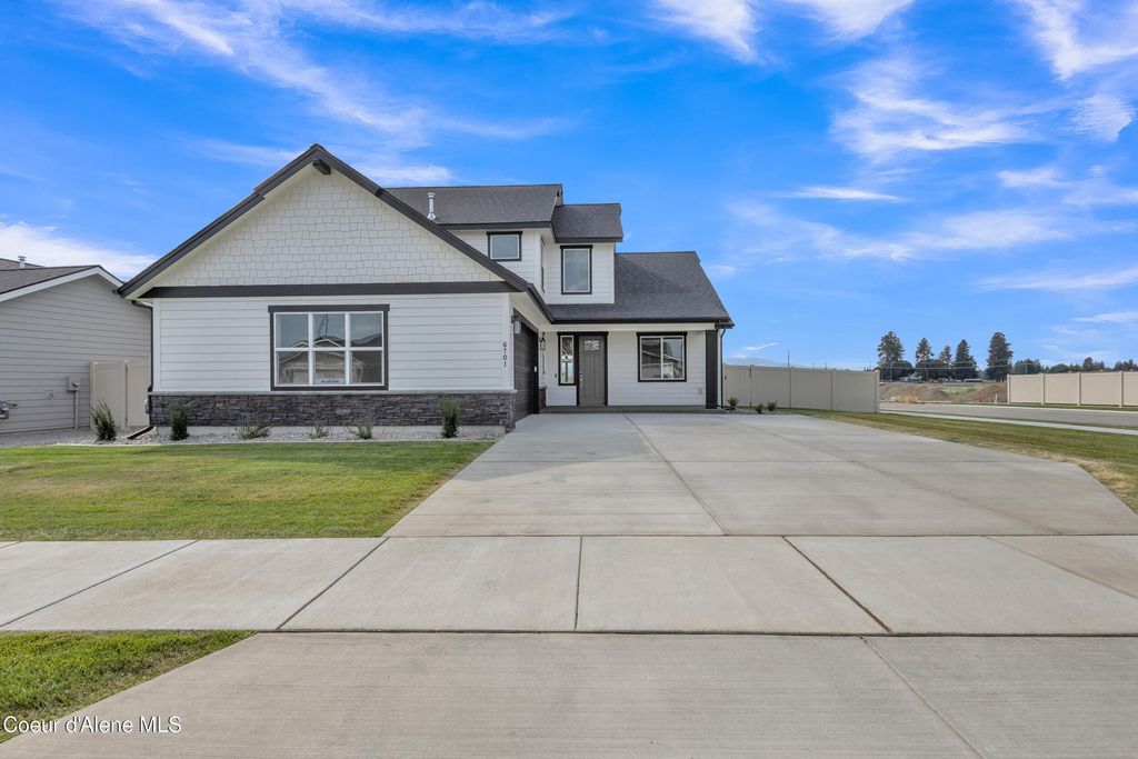 Photo of 6842 Coeur Terre Blvd, Coeur dAlene, ID 83815 (MLS # 25-11281)
