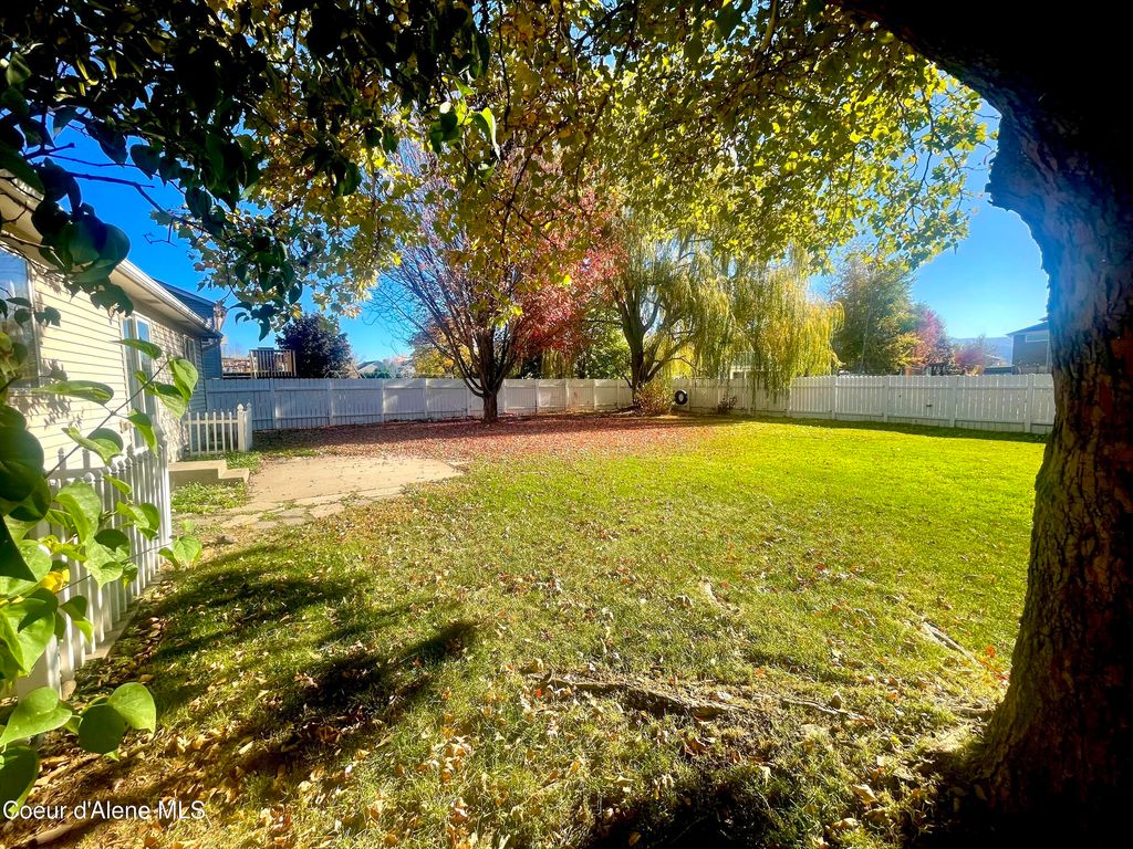 Photo of 1190 Palouse Dr, Post Falls, ID 83854 (MLS # 26-3092)