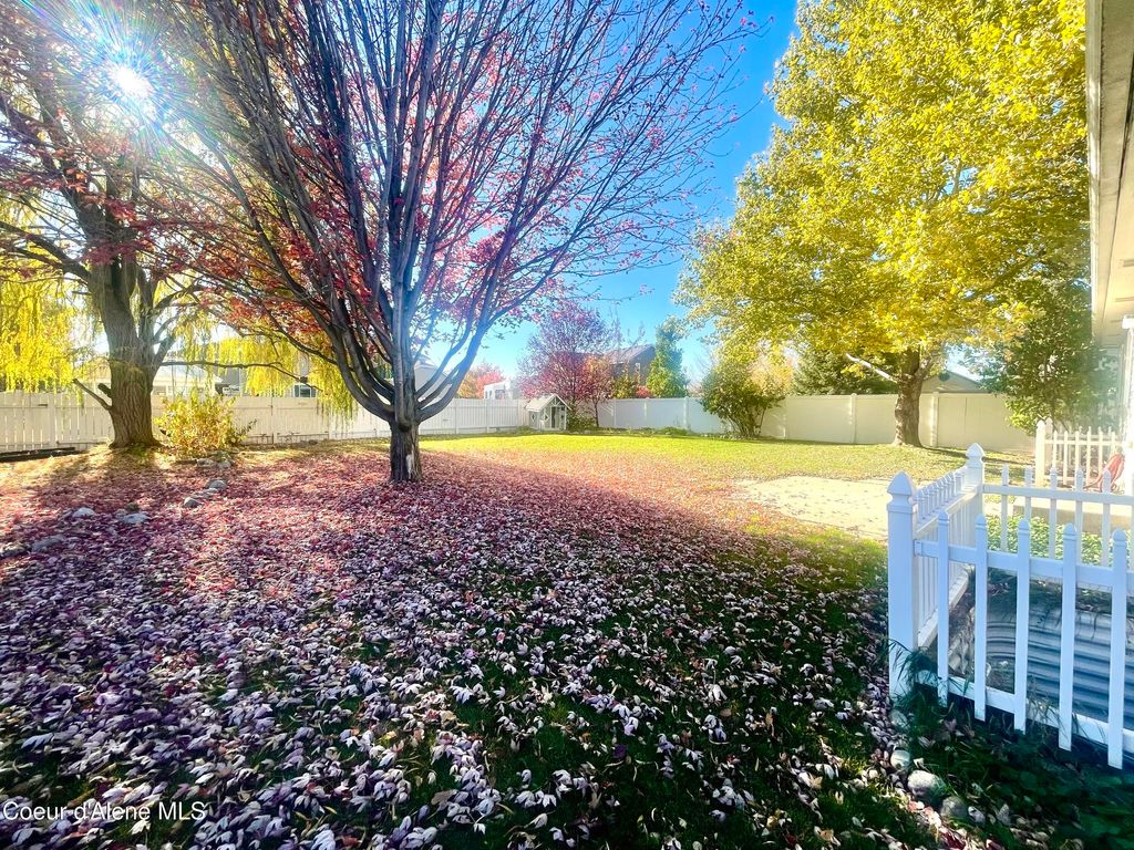 Photo of 1190 Palouse Dr, Post Falls, ID 83854 (MLS # 26-3092)