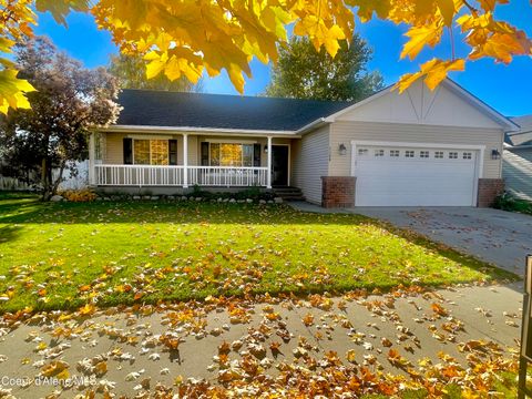 Photo of 1190 Palouse Dr, Post Falls, ID 83854 (MLS # 26-3092)