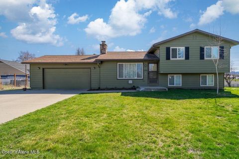 Photo of 696 Peach Tree Dr, Hayden, ID 83835 (MLS # 26-2879)