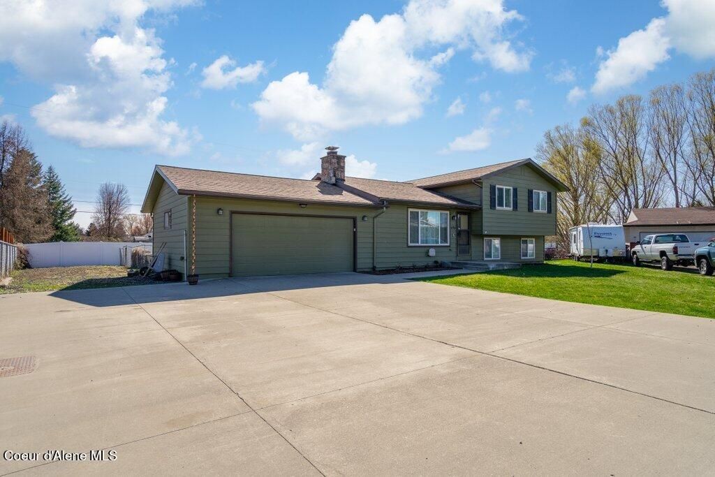 Photo of 696 Peach Tree Dr, Hayden, ID 83835 (MLS # 26-2879)