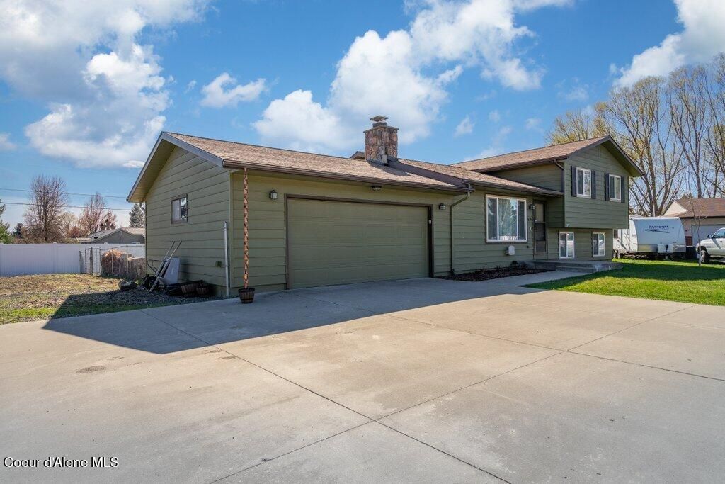 Photo of 696 Peach Tree Dr, Hayden, ID 83835 (MLS # 26-2879)