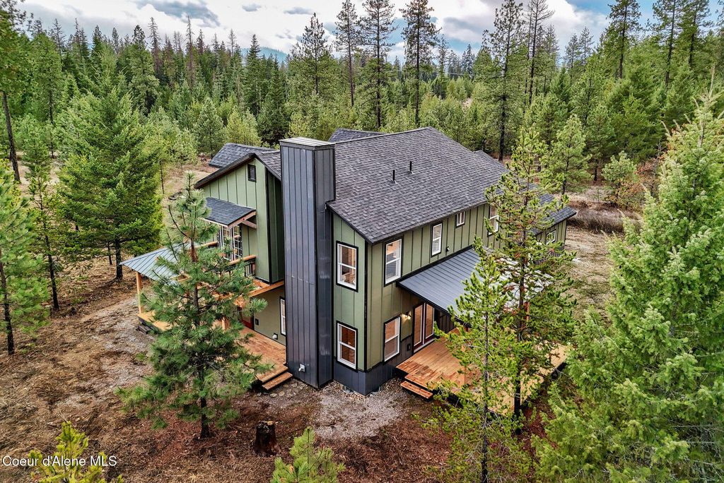 Photo of 81 Angelina Way, Priest River, ID 83856 (MLS # 25-8070)