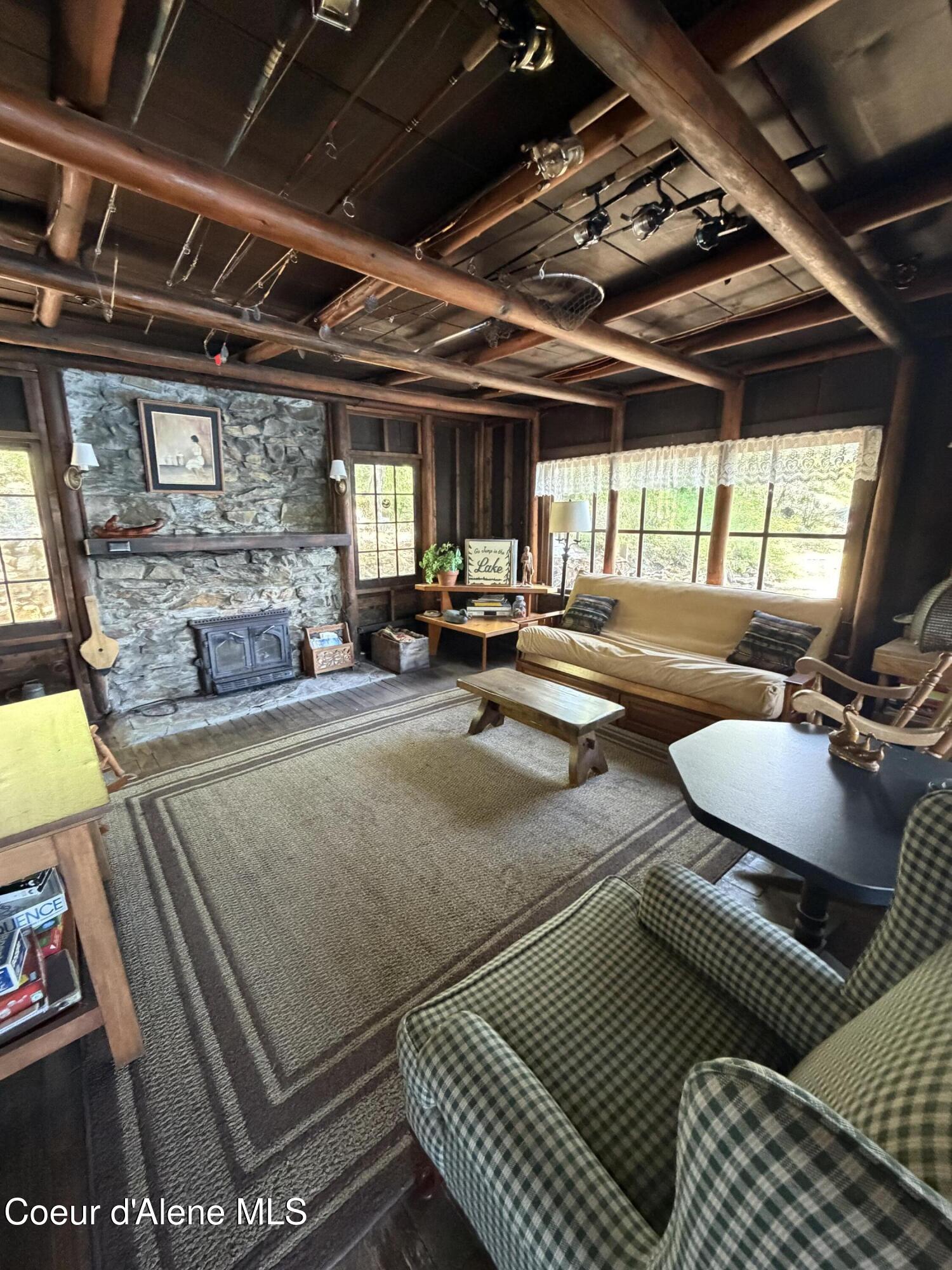 14226 Spirit Lake