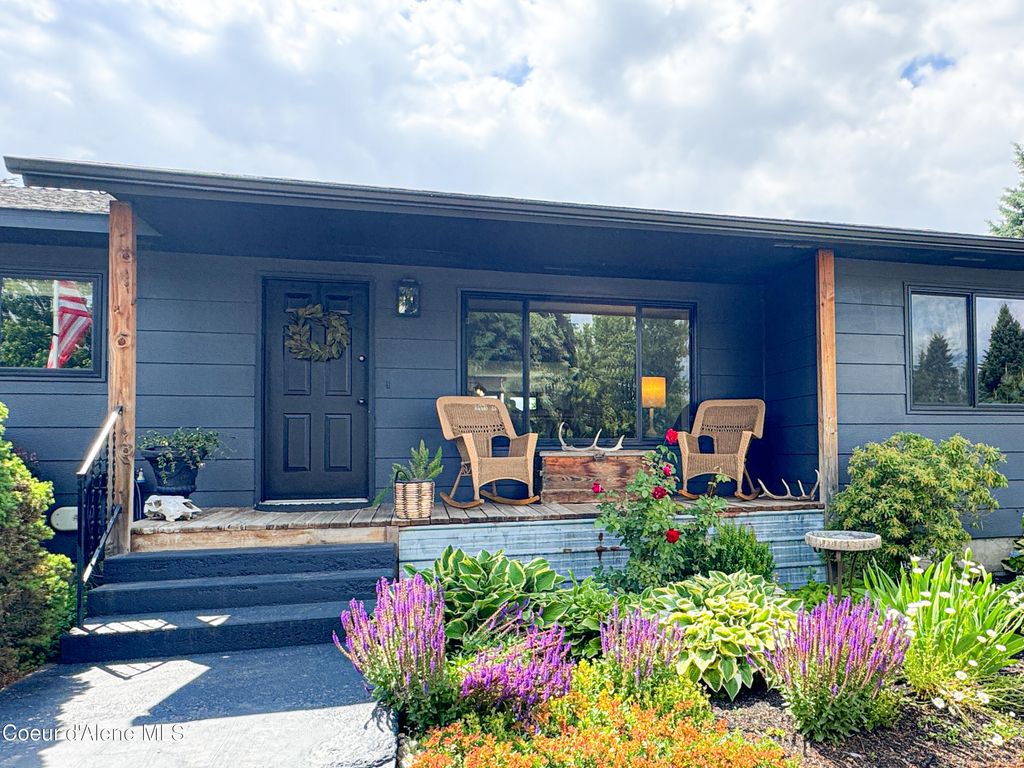 Photo of 9481 Chateaux Dr, Hayden, ID 83835 (MLS # 25-7790)